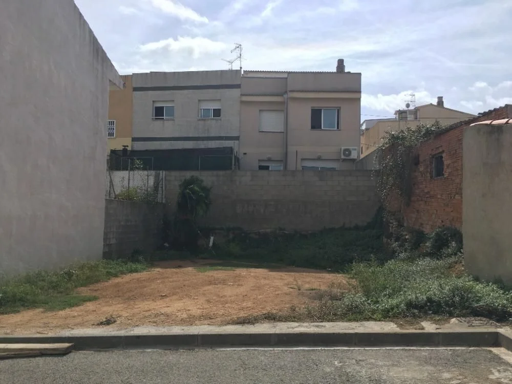 Solar urbano en La Collada, 252 m²