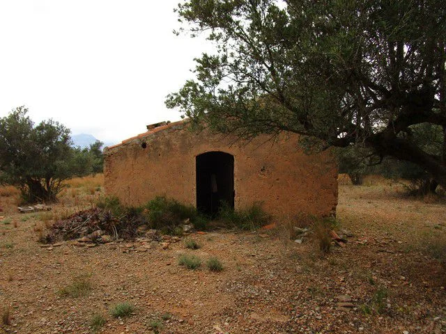 Rural plot with 17 m² house