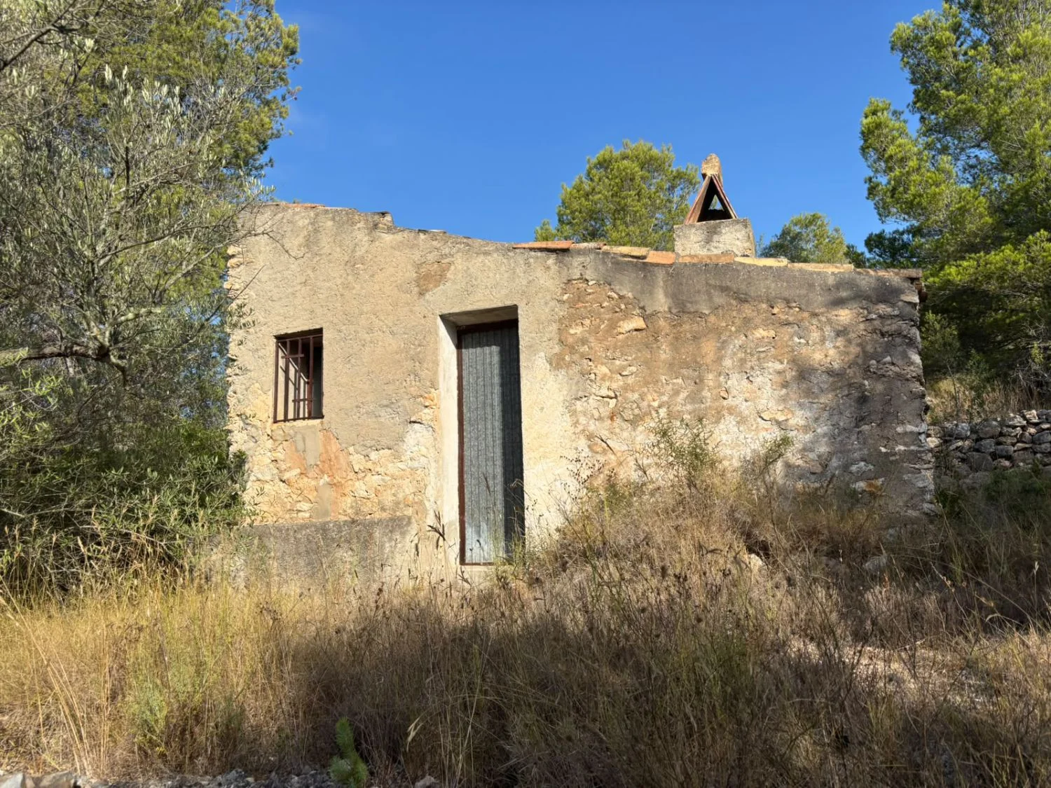 Rustic Tortosa land with country cottage