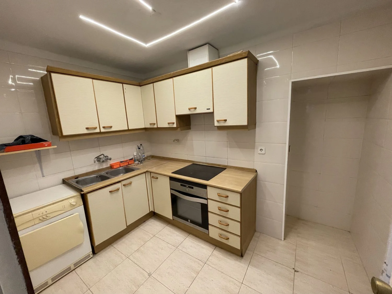 Spacious Temple flat, 4 bedrooms