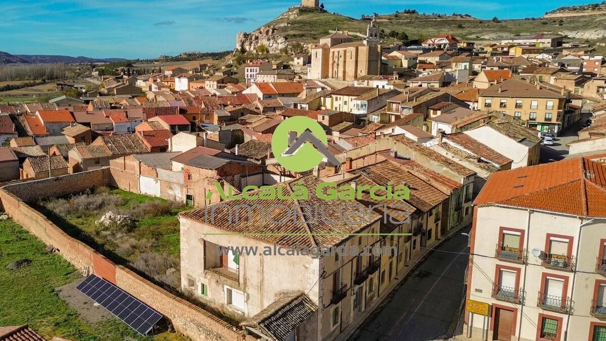Casa rural céntrica en Langa, gran terreno