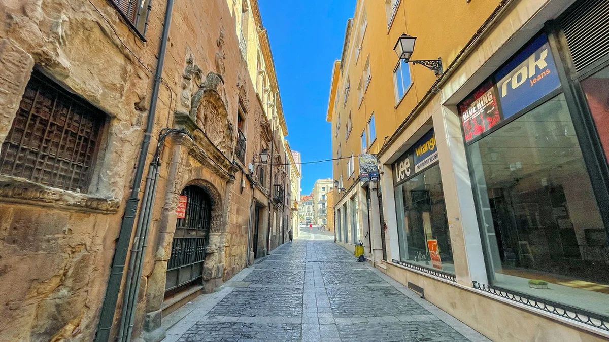 Large street-front commercial unit in Soria