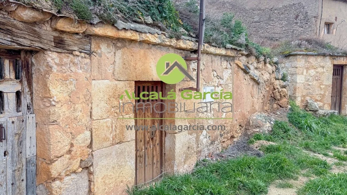 Historic wine cellar with expansion land