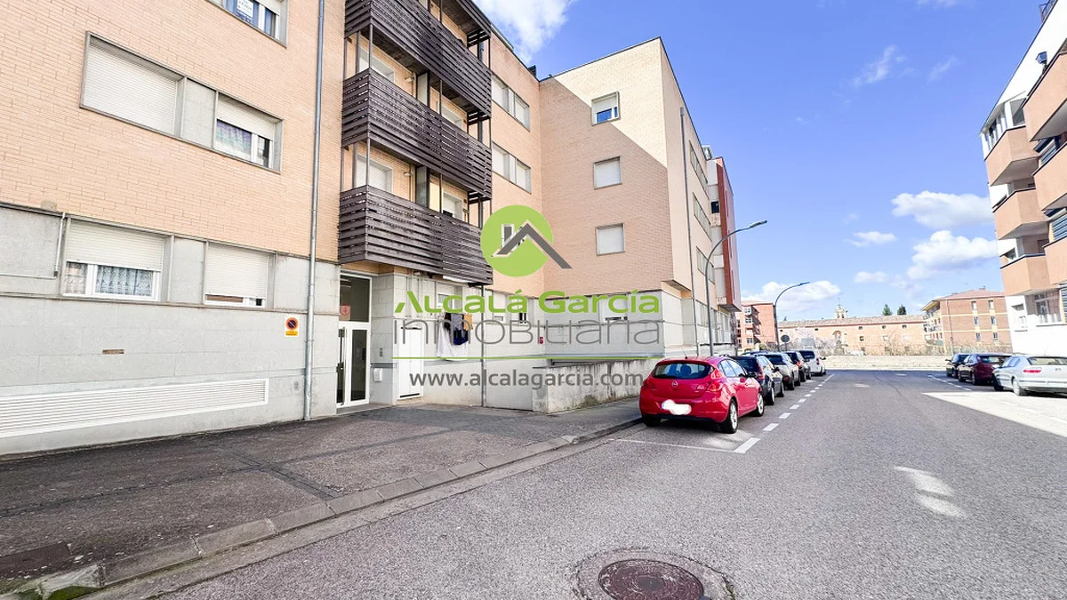 Bright three-bedroom flat in El Burgo