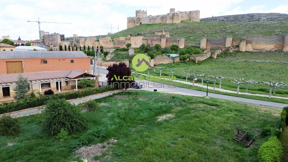 Urban plot beneath castle, Berlanga