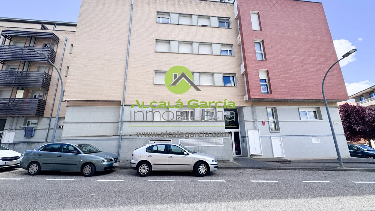 Three-bedroom flat in El Burgo