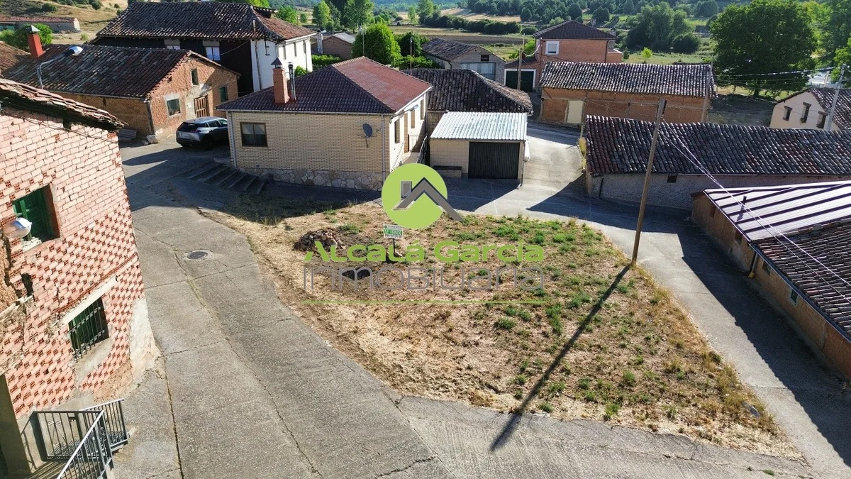 Urban plot in Valdealbín, Soria