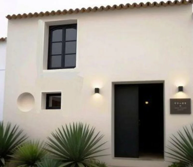 Central 48 m² renovation opportunity