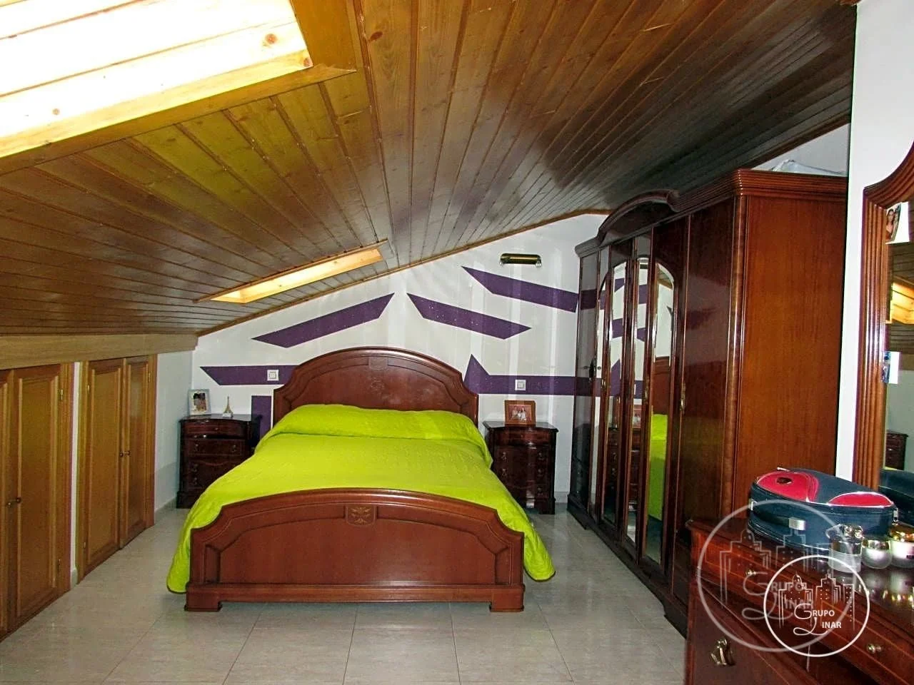 Chalet de tres plantas con bar