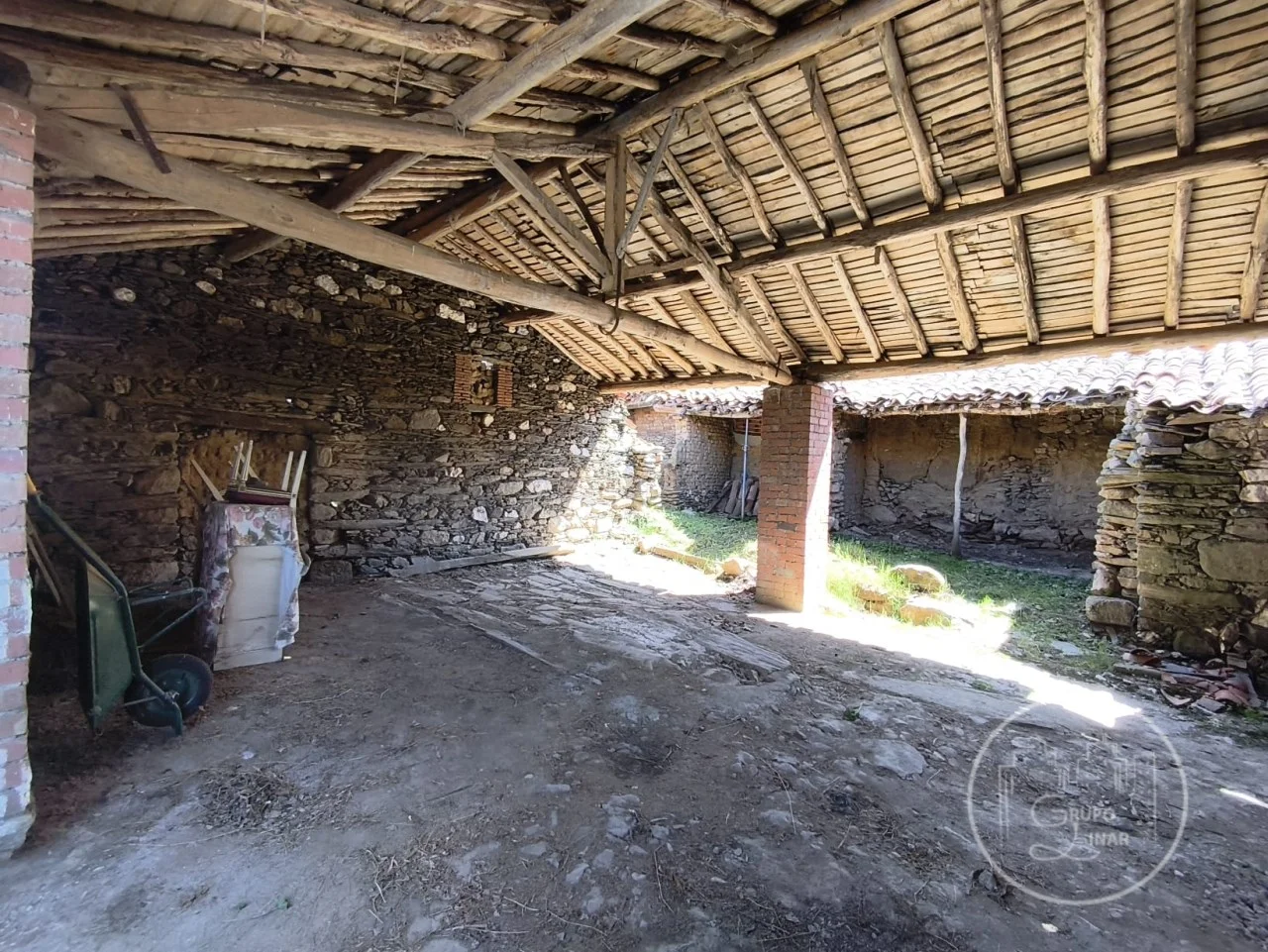 Rural land with rehabilitable barn