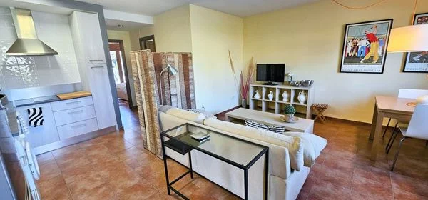 Ground-floor flat with patio, garage