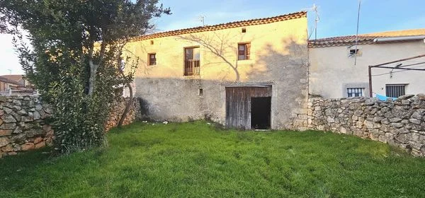 Rural stone house with 455 m² plot