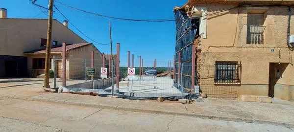 Urban plot with rural lodging project