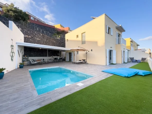 Detached property in Acorán, 4 bedrooms