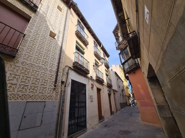 Historic centre building with mixed-use potential