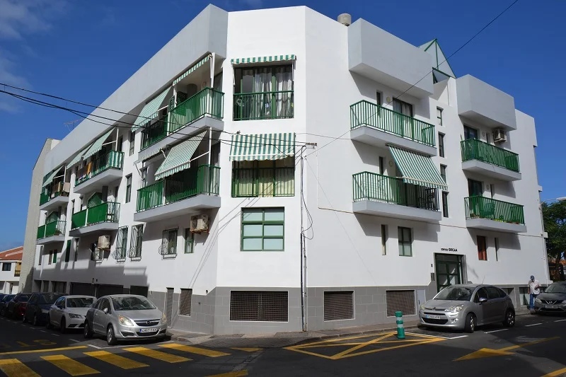 Apartamento costero con balcón y 1 dormitorio