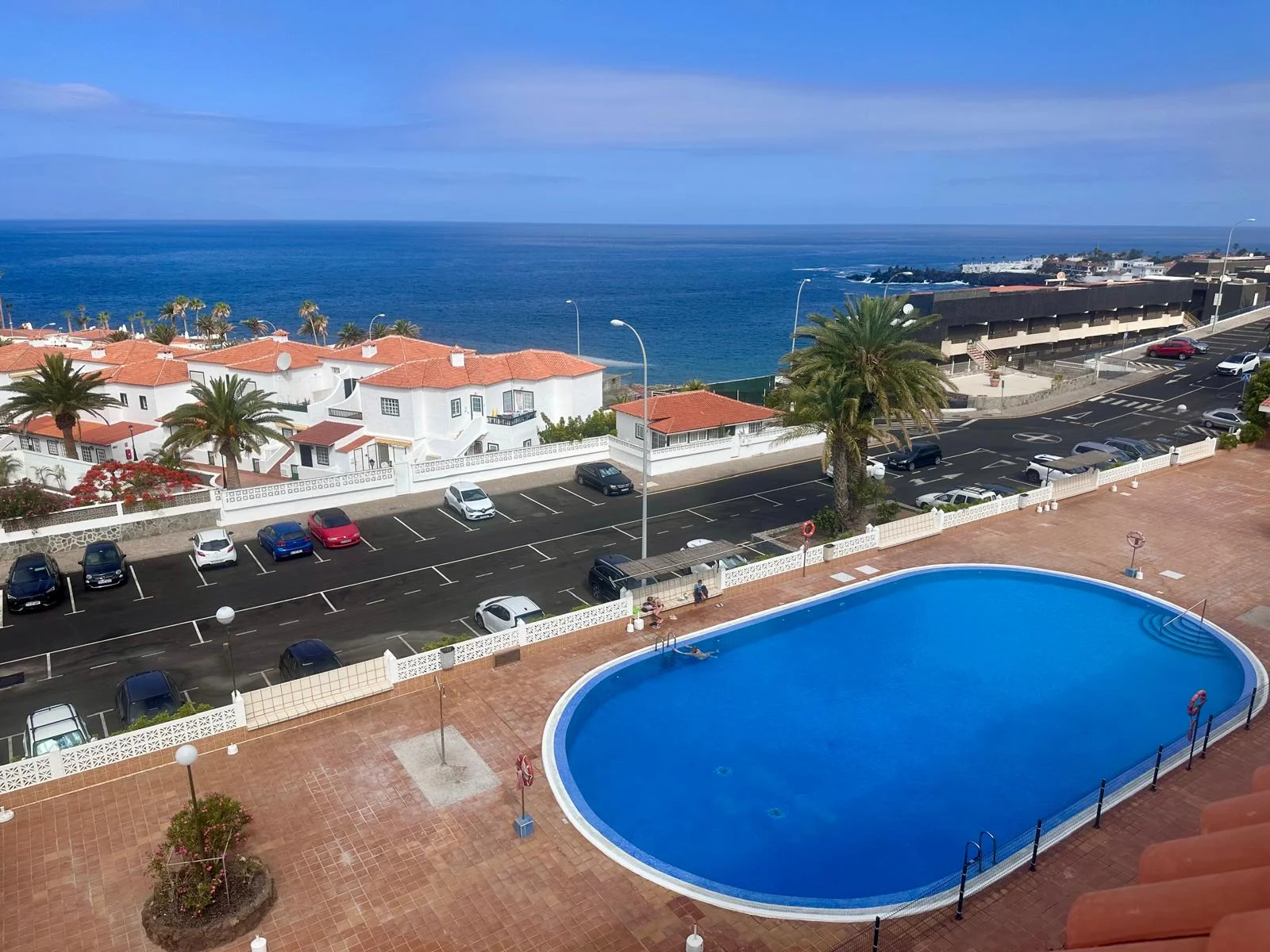 Sea-view duplex with communal pool