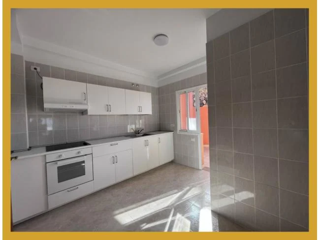 Sea-view flat with corner terrace