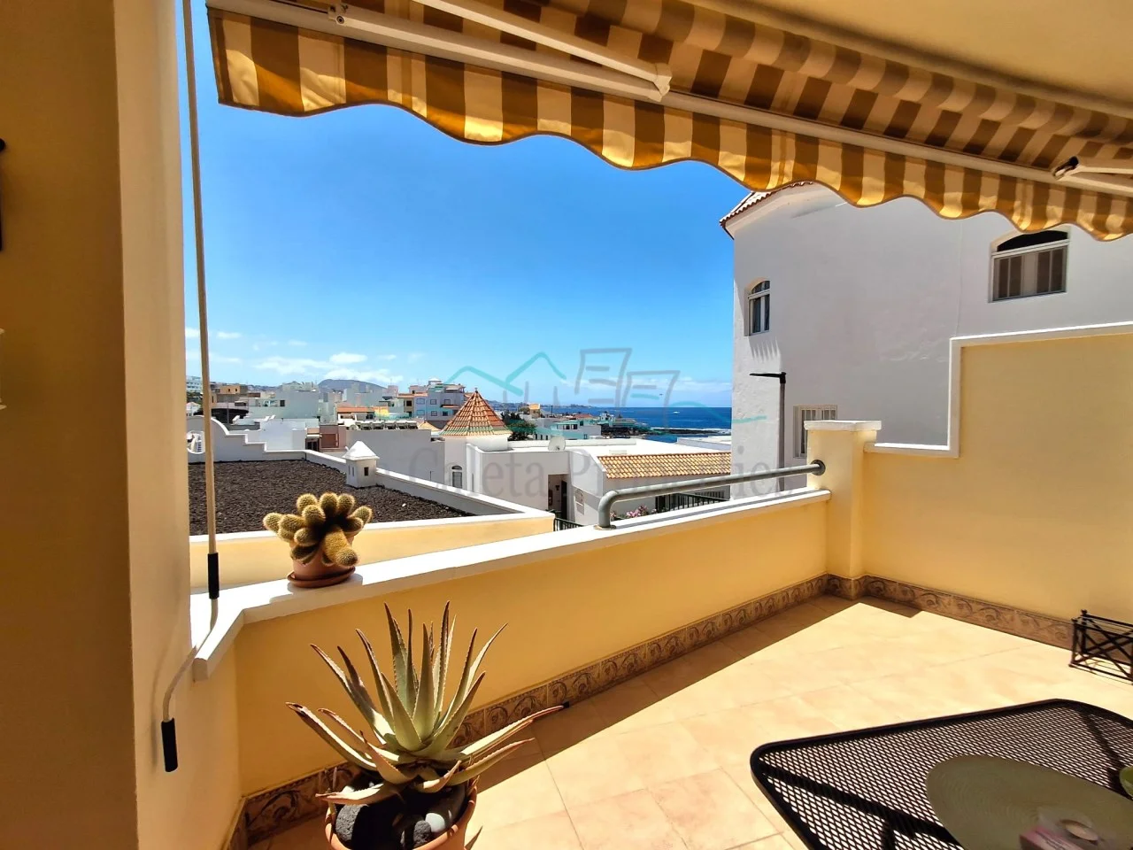 Sea-view La Caleta apartment, 2 bedrooms