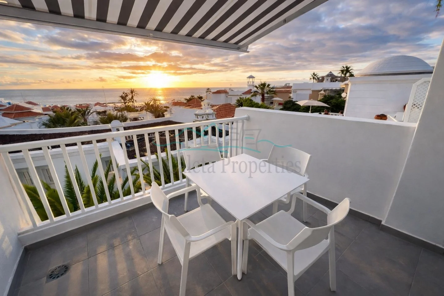 Apartamento renovado en Costa Adeje con vistas al mar
