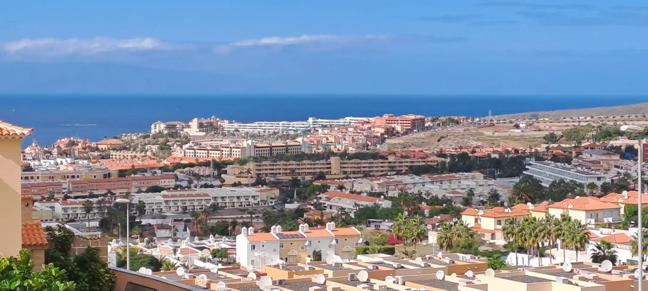 Adosado con piscina privada en Roque del Conde