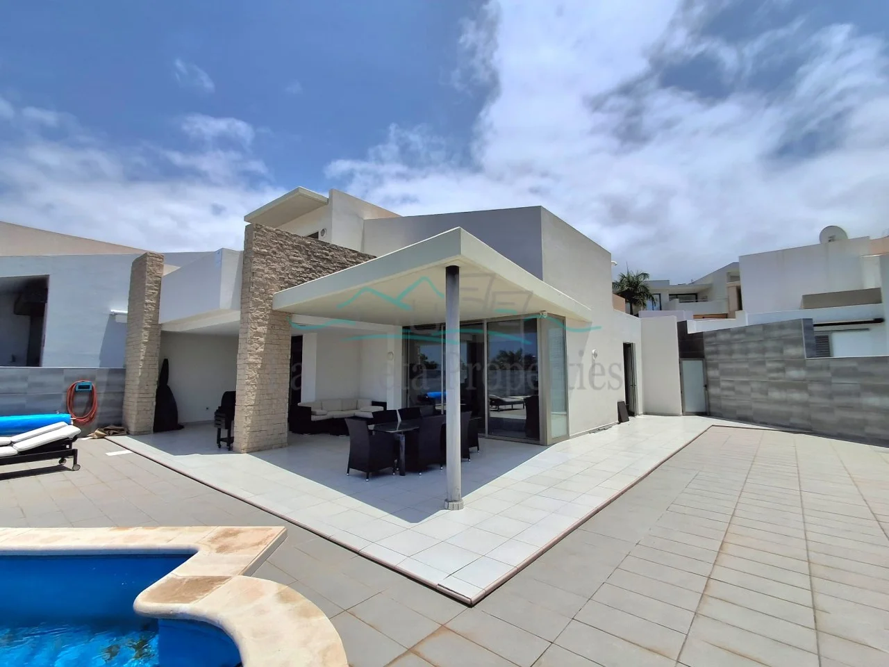 Golf-side townhouse with sea views