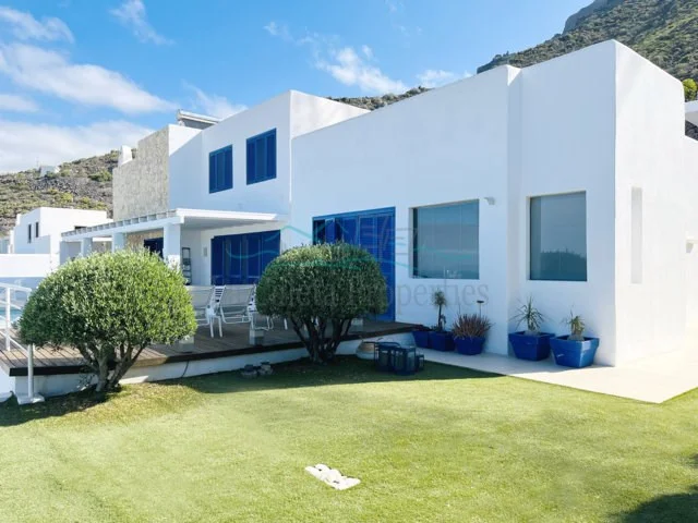 Villa moderna en Tenerife, cinco dormitorios