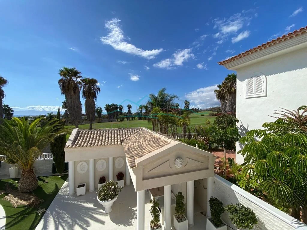 Villa frente al golf con seis dormitorios