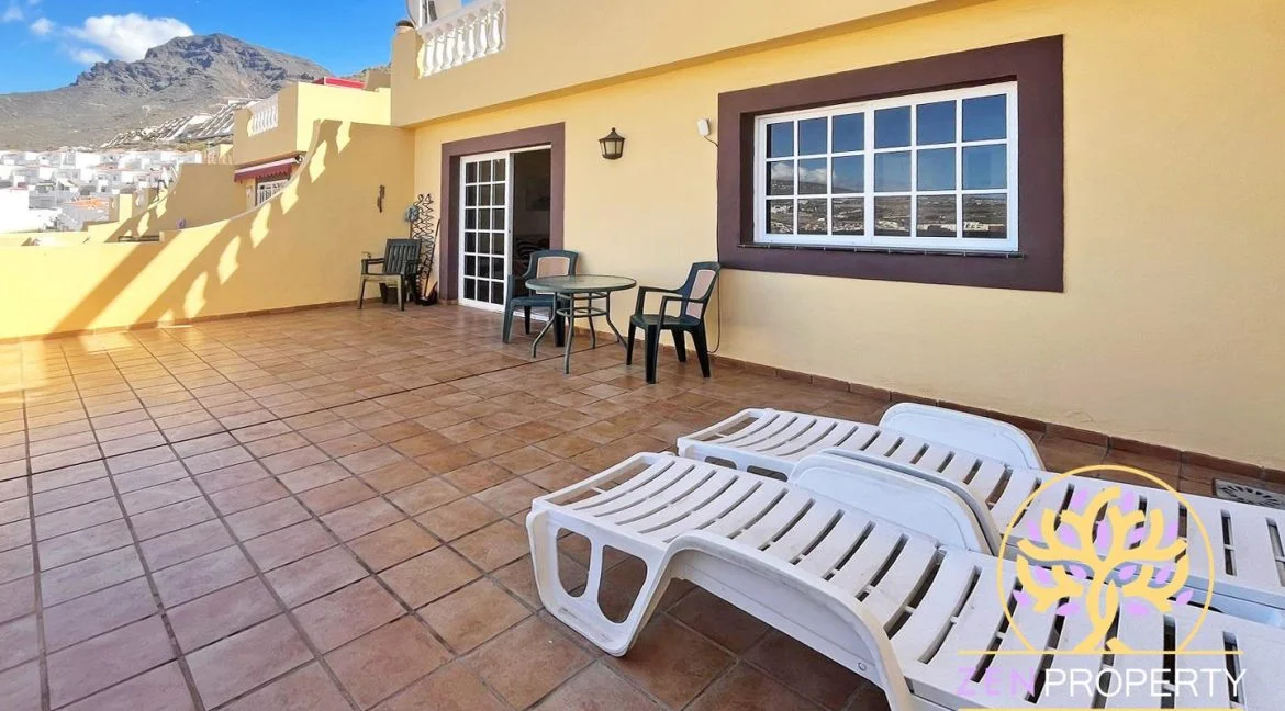 Sea-view apartment with terrace