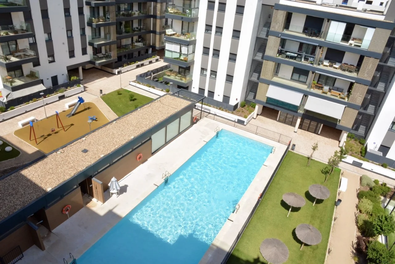 Ático nuevo de diseño con terraza de 27 m²