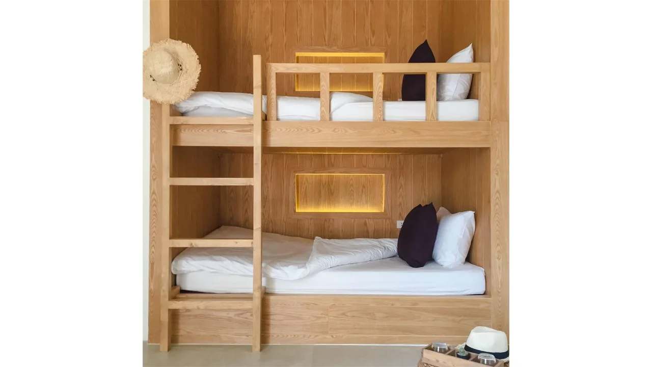 Barcelona hostel with 20 beds