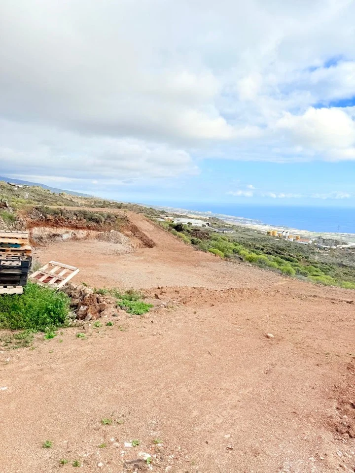 Parcela agrícola rústica con vistas al Teide