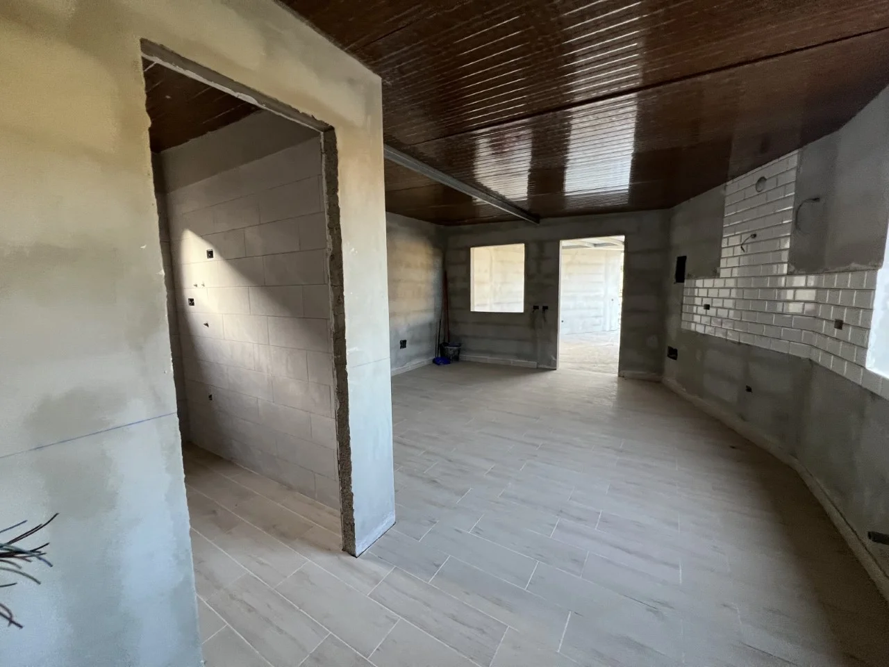 Finca sin terminar con parcela de 2.850 m²