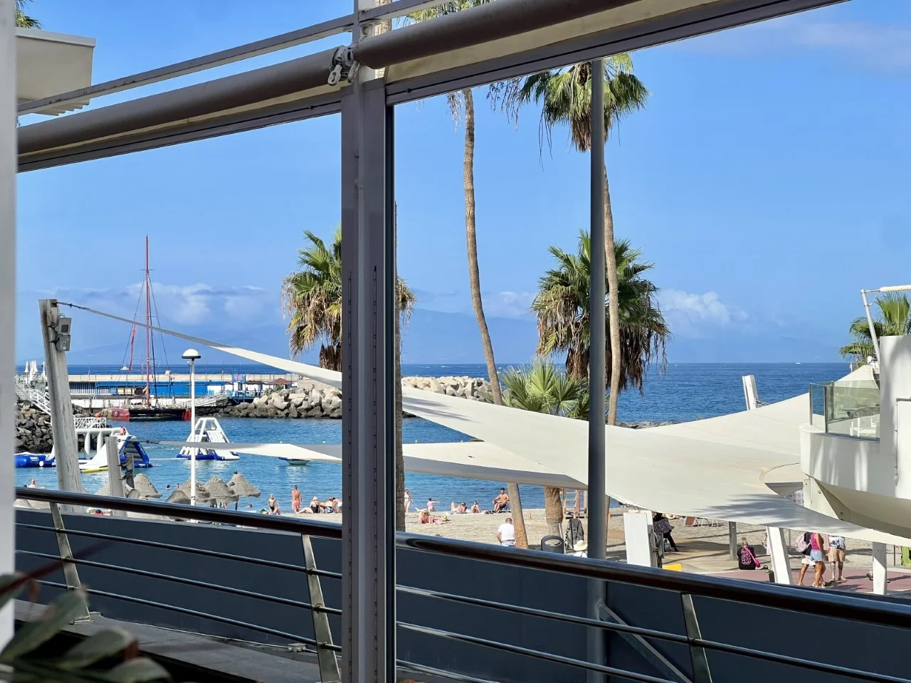Commercial premises with beach views