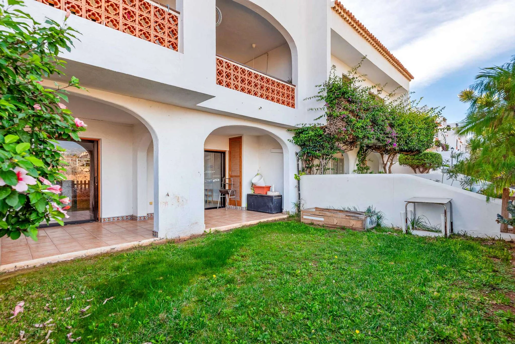 Apartamento en planta baja con doble jardín