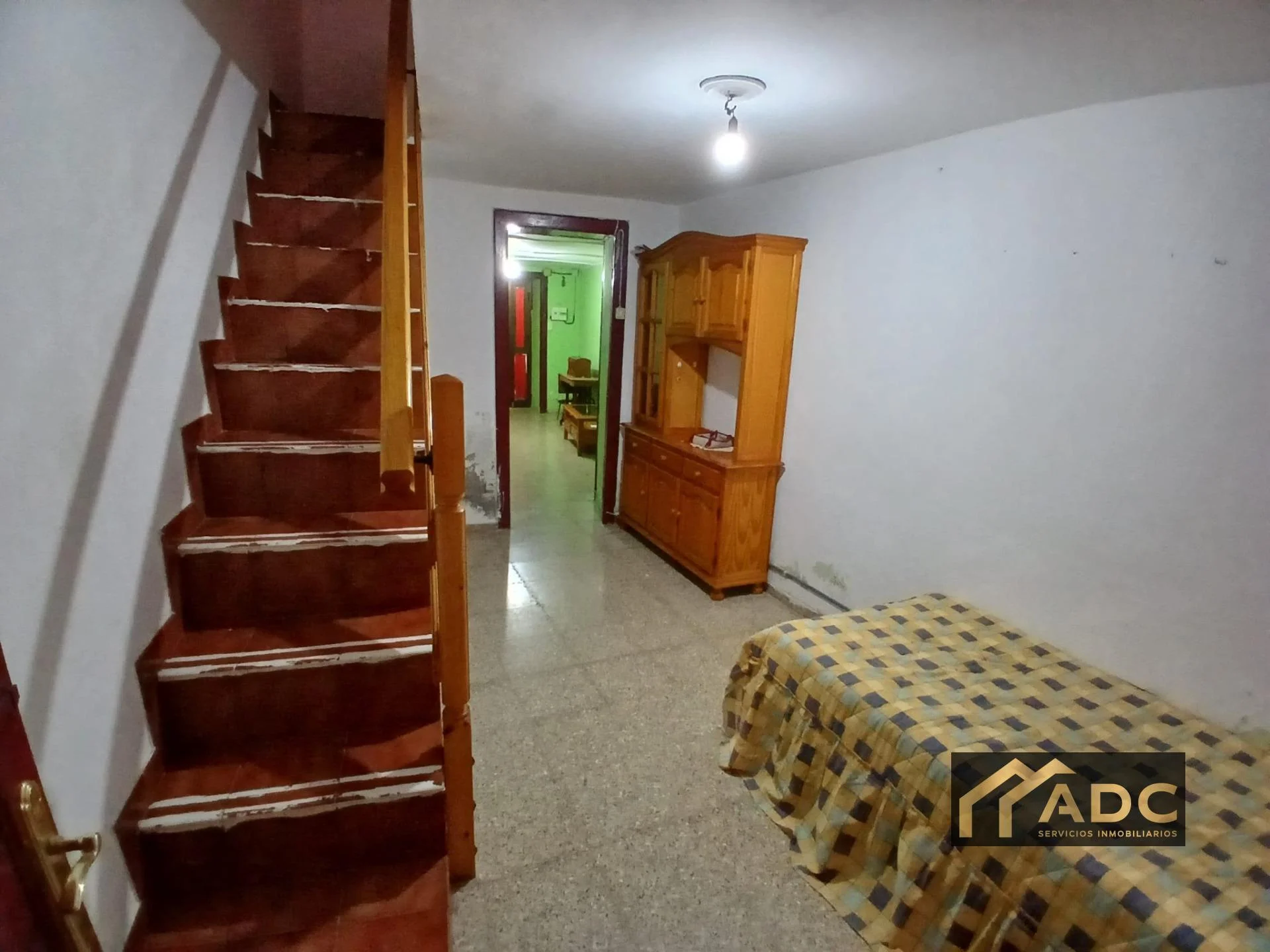 Casa adosada de tres habitaciones para reformar