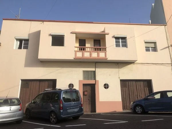 Piso para reformar con terraza