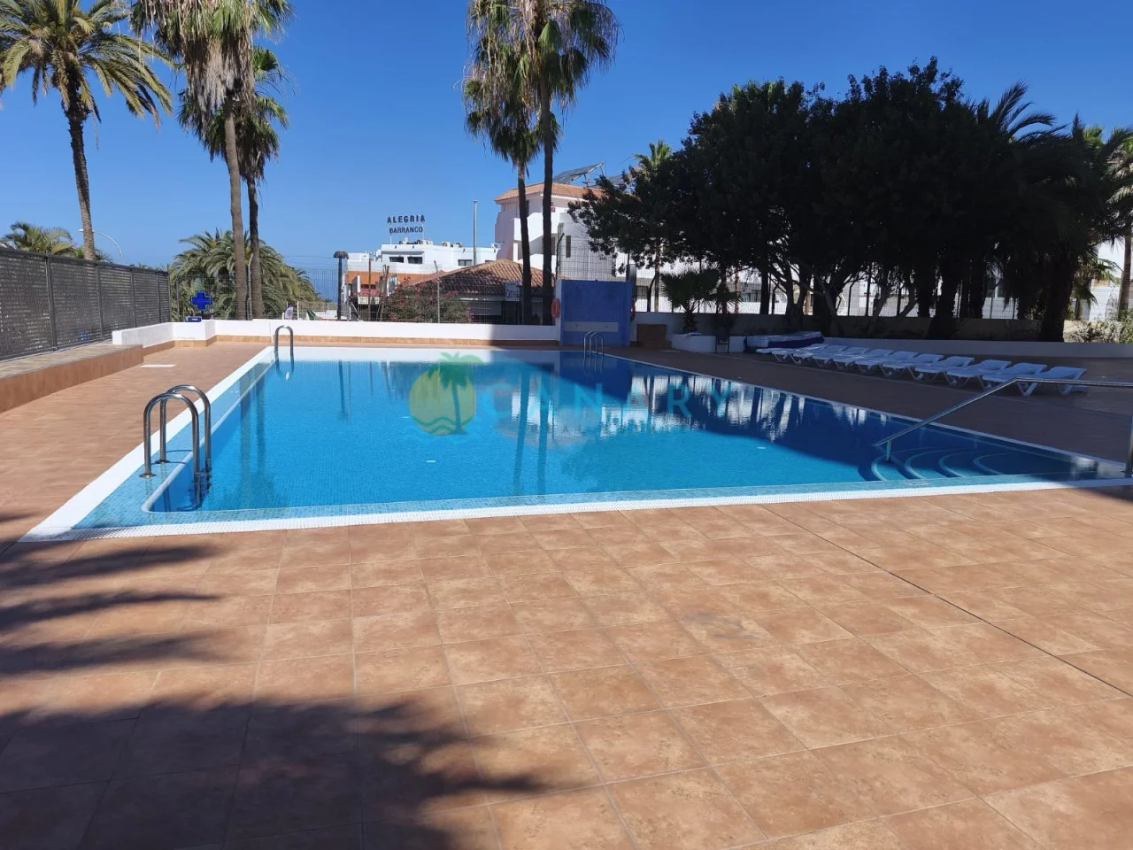 Apartamento reformado en Las Américas con vistas al mar