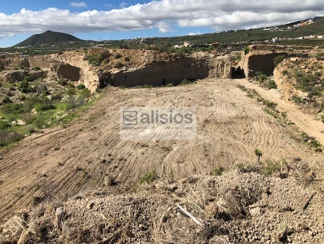 Gran parcela rústica en El Desierto