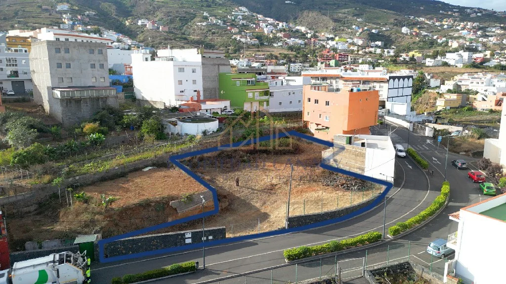 Parcela urbana para promoción con vistas al mar