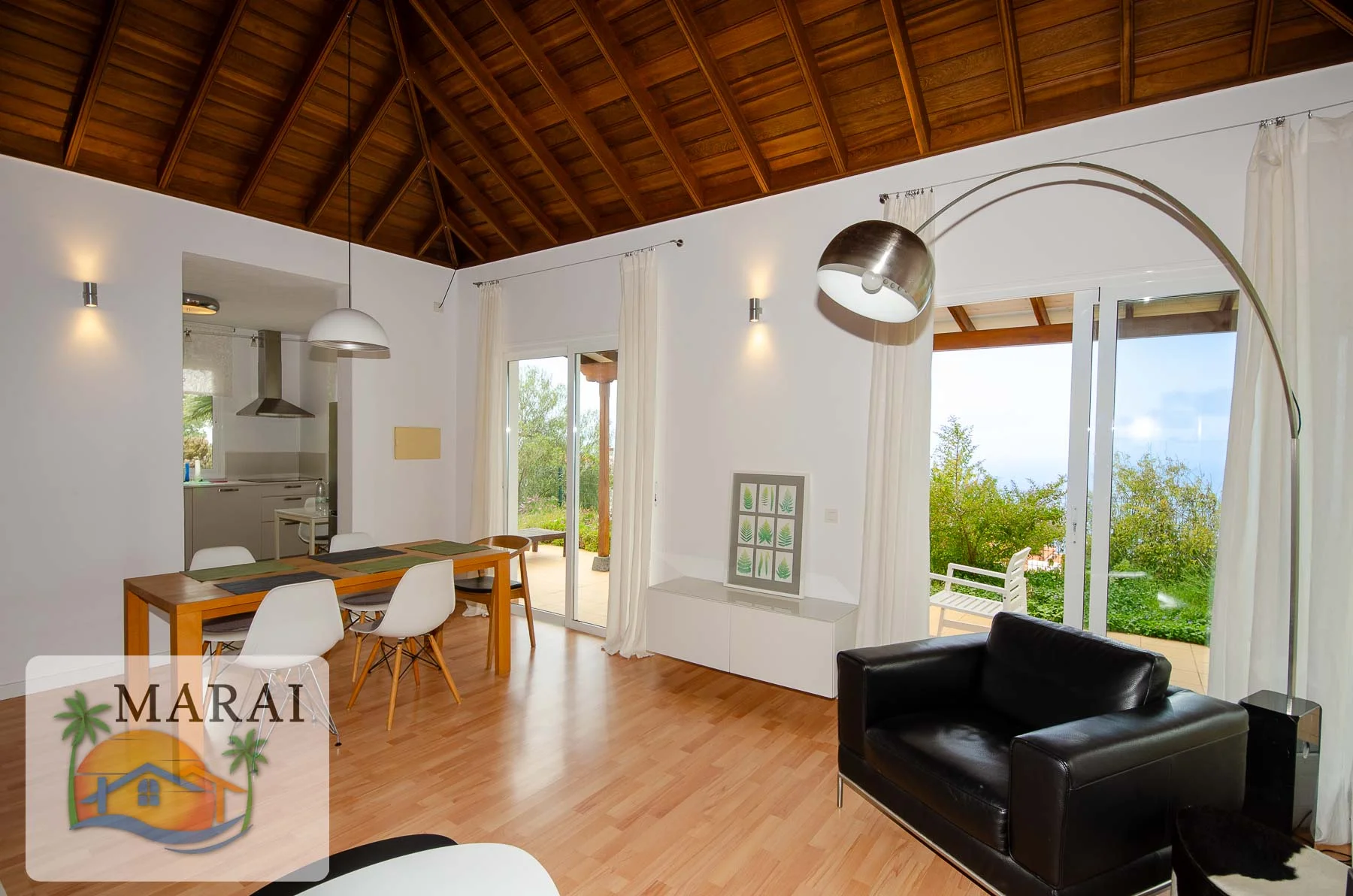 Sea-view house with 1,345 m² plot