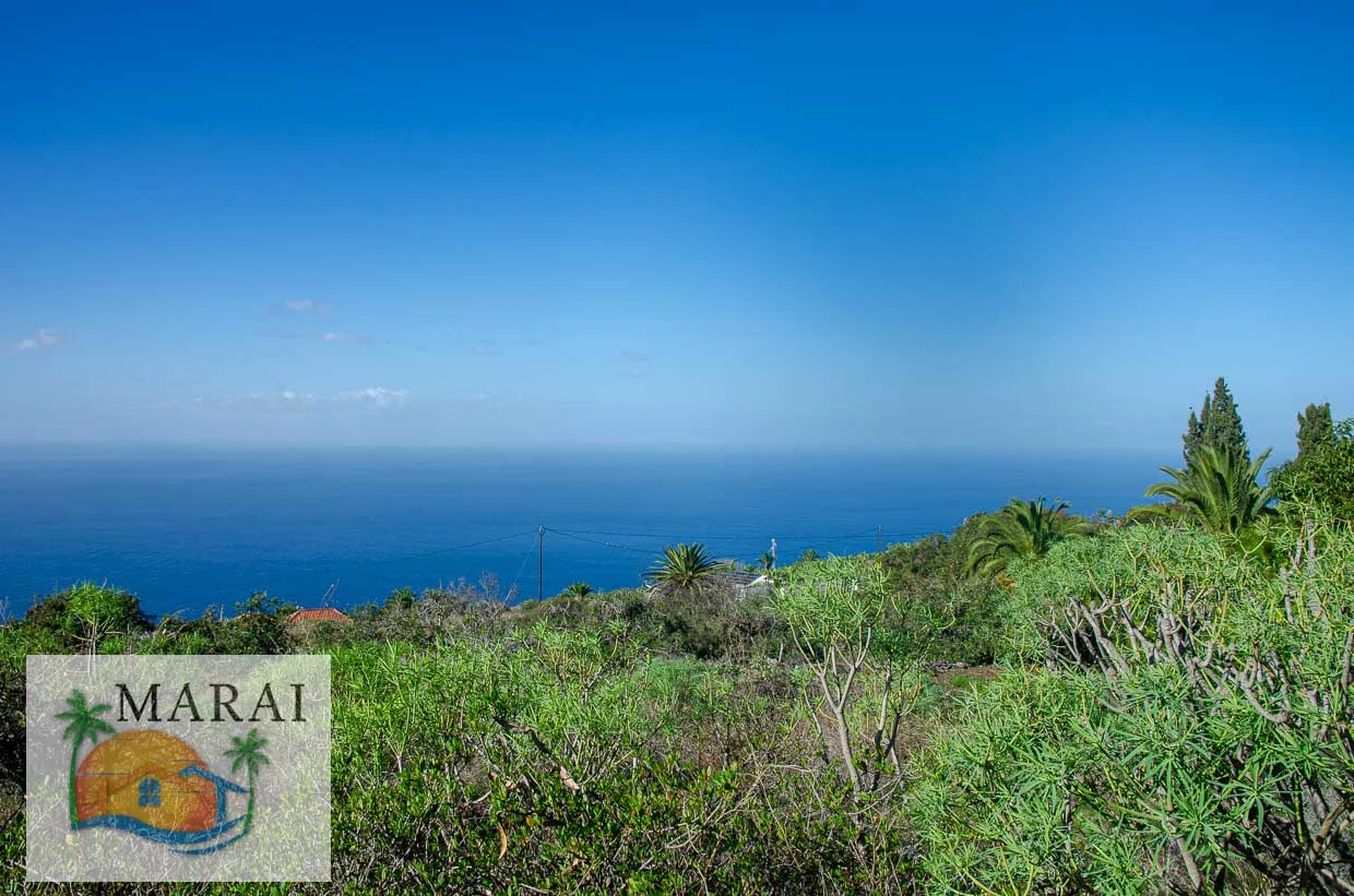Tourist-use land with sea views