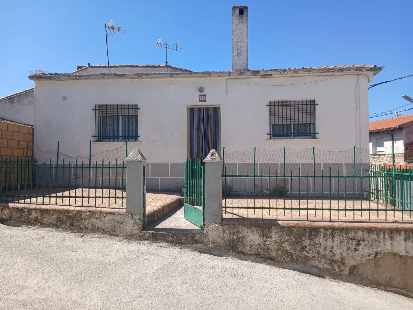Casa de dos plantas con garaje doble