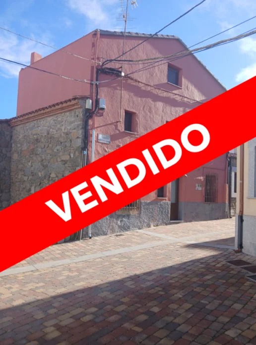 Casa reformada en Valdelacasa, cuatro dormitorios