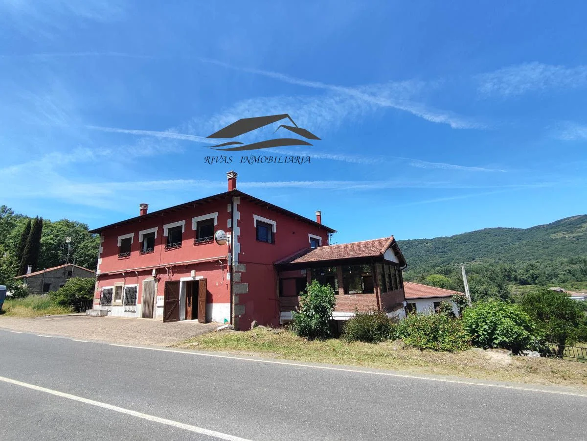 Edificio restaurante de tres plantas, 590 m²