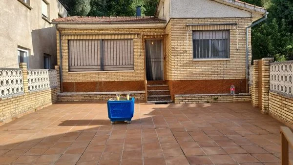 Casa de pueblo con 221 m² y terreno