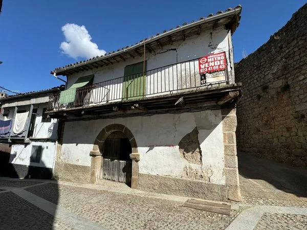 Casa histórica de pueblo con potencial de reforma