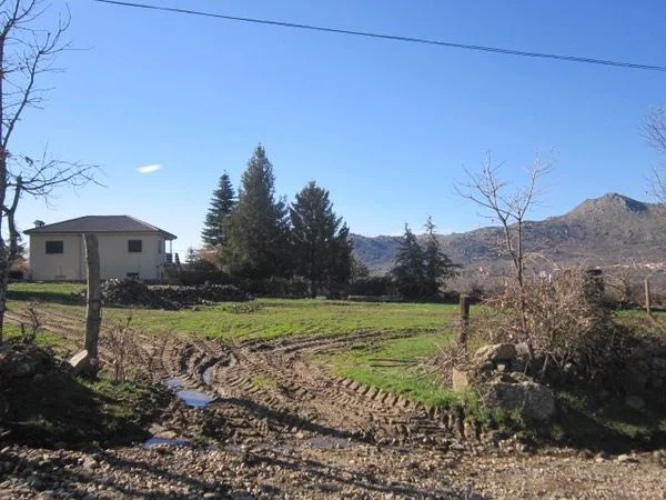 Rural plot with utilities in Navacarros