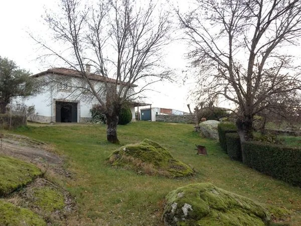 Chalet independiente con parcela de 9.000 m²