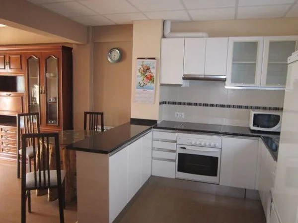 Three-bedroom flat near Béjar centre